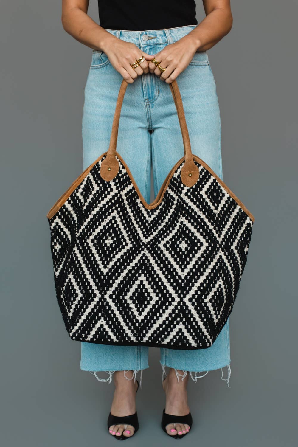 Black & Cream Diamond Pattern Textured Tote - La Vie Est Belle