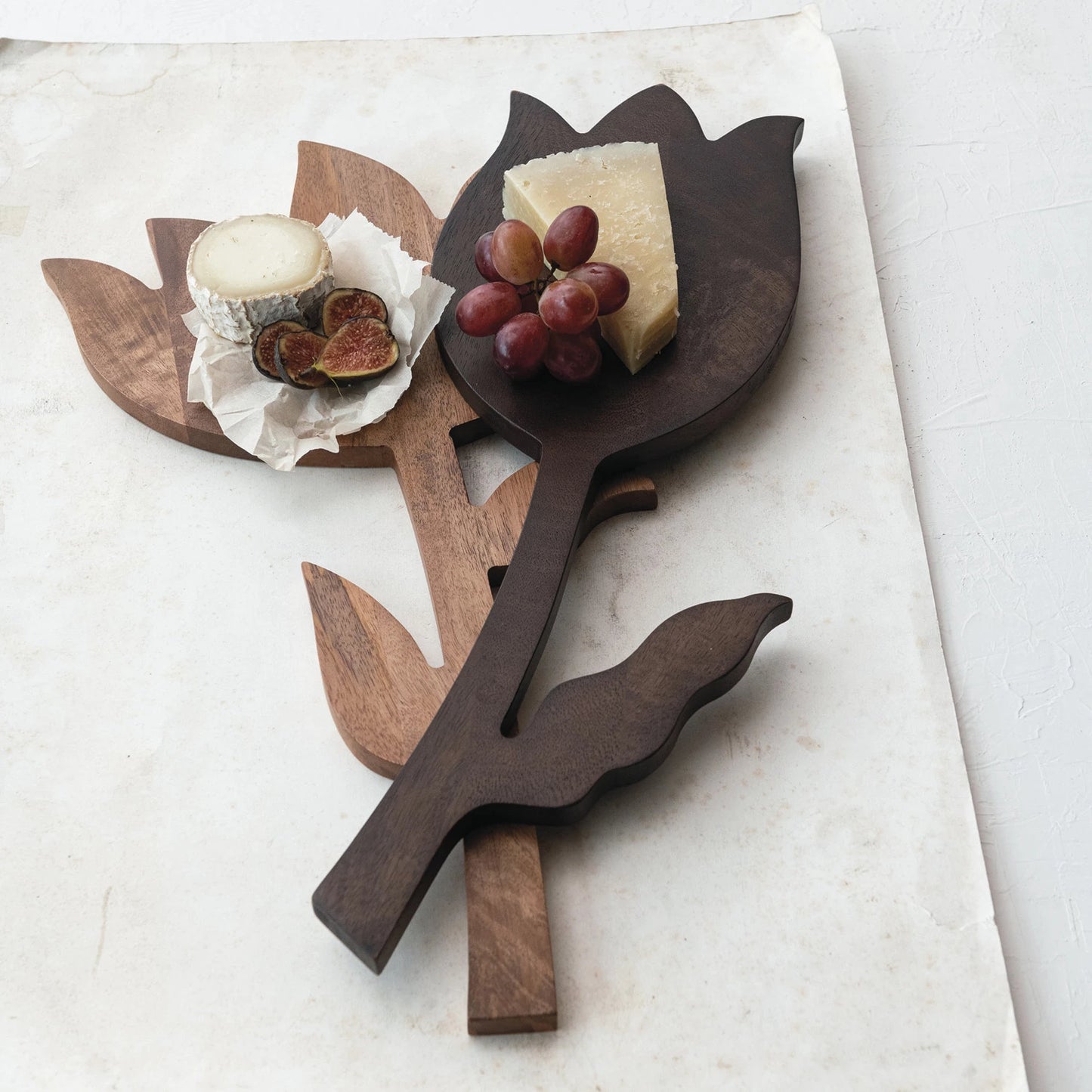 <For Store, Pick-Up, or Local Delivery Purchase Only> Mango Wood Flower Shaped Cheese/Cutting Board, Natural