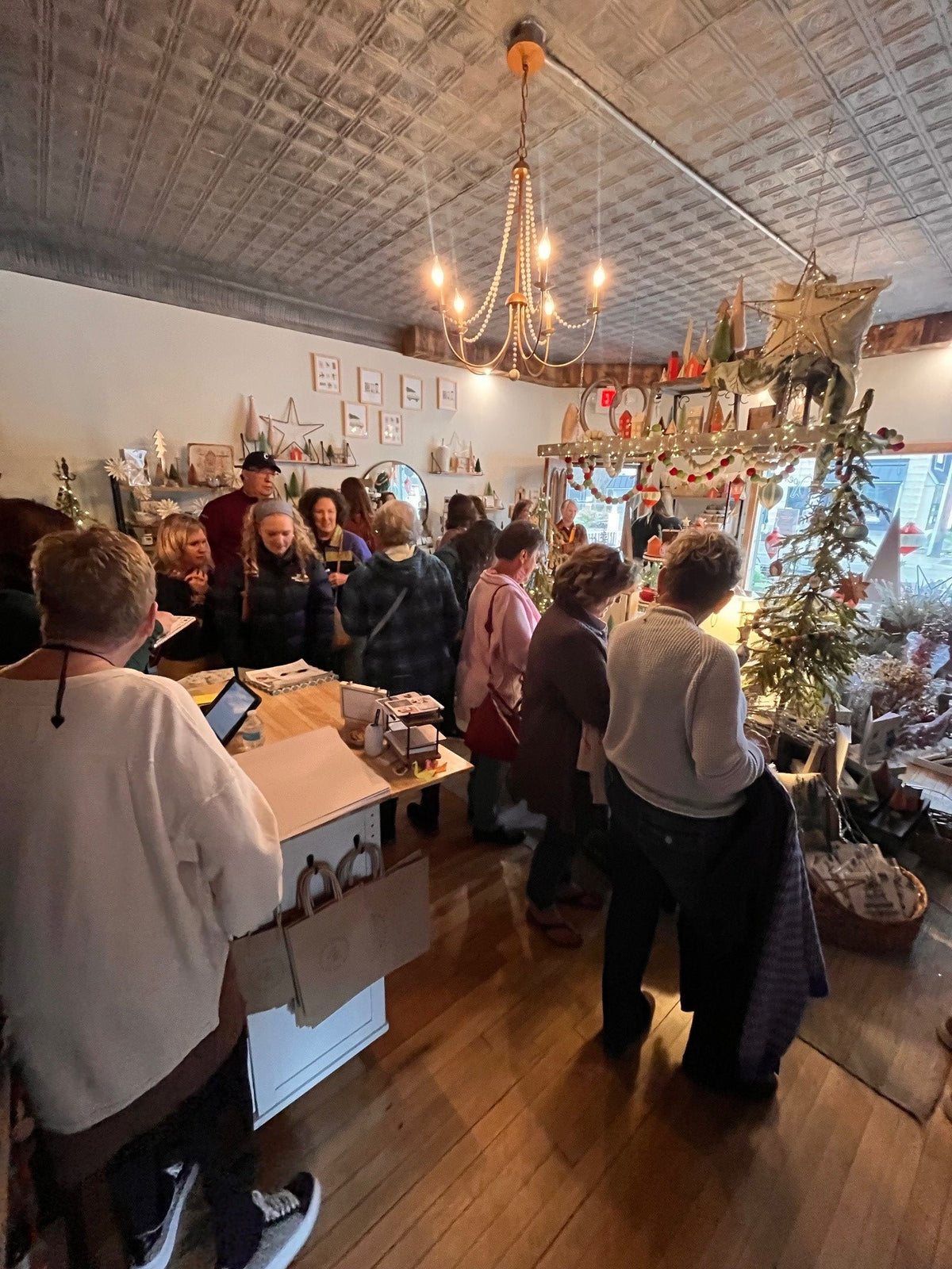 11/07/26 La Vie Holiday Reveal! All Three Stores! - La Vie Est Belle