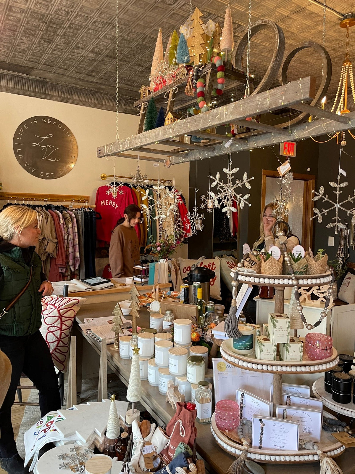 11/07/26 La Vie Holiday Reveal! All Three Stores! - La Vie Est Belle