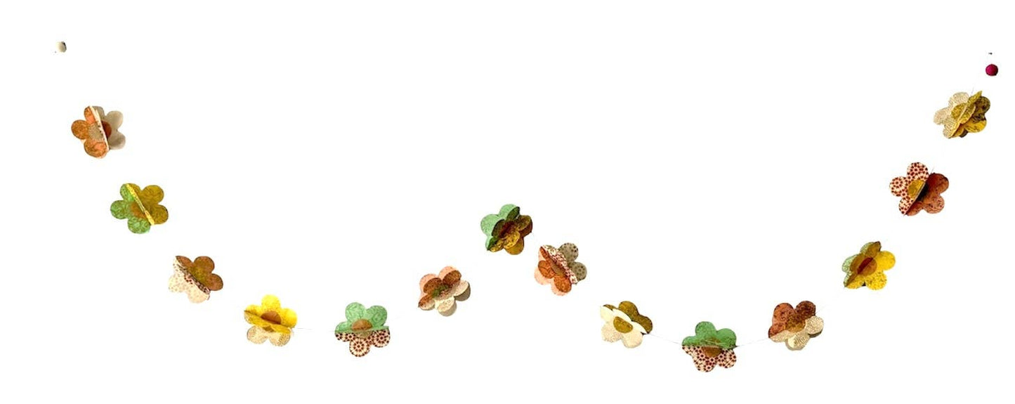 3D Paper Flower garland - La Vie Est Belle
