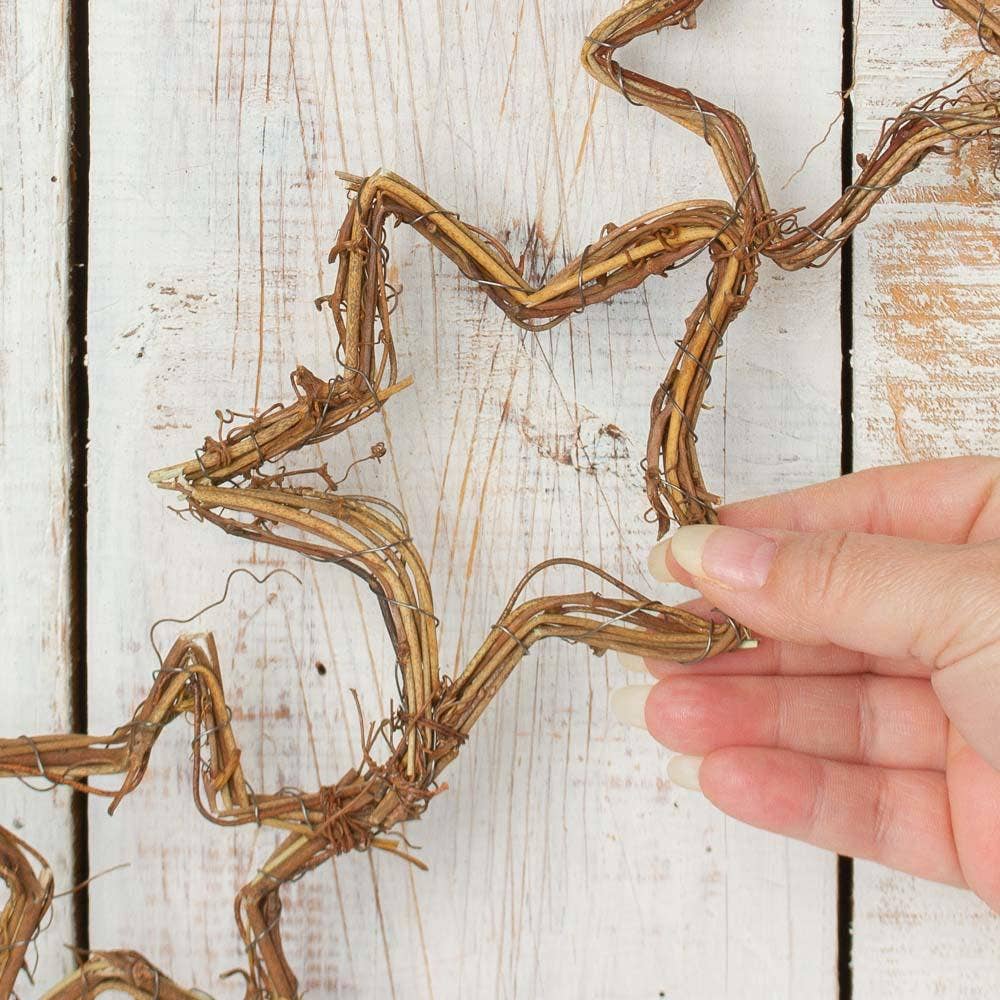 5 ft Chain Grapevine Twig Heart Garland - La Vie Est Belle