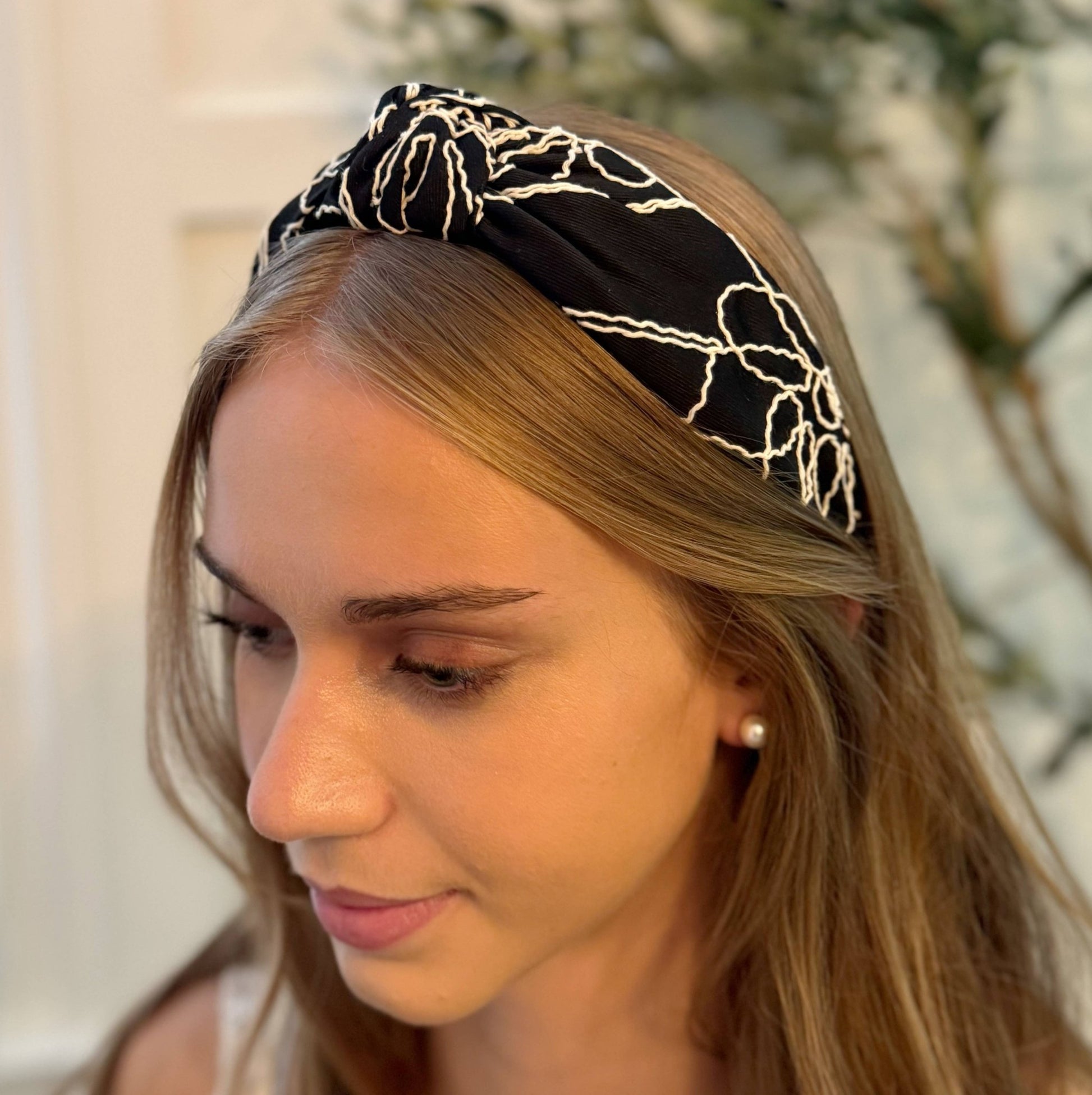Artful Stitch Knotted Headband - La Vie Est Belle