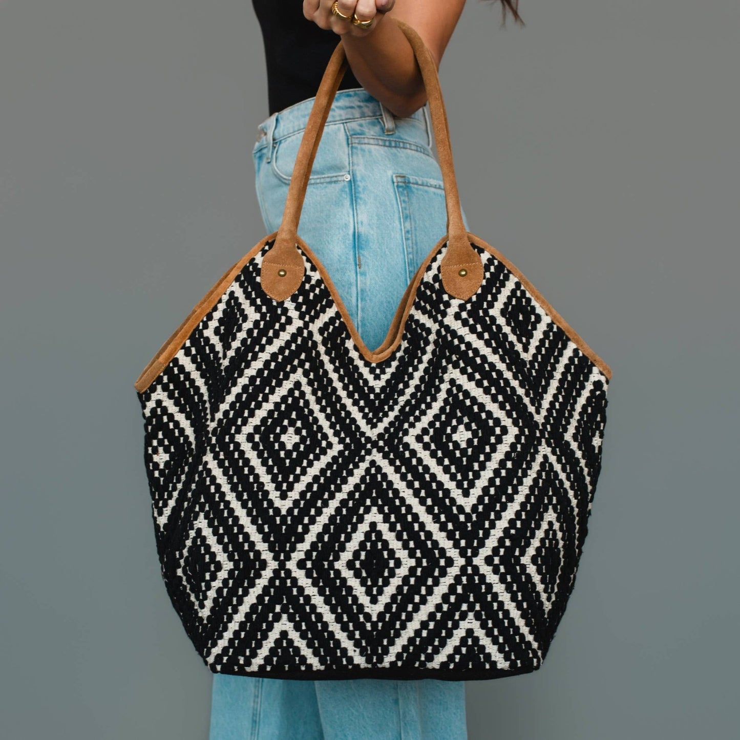 Black & Cream Diamond Pattern Textured Tote - La Vie Est Belle