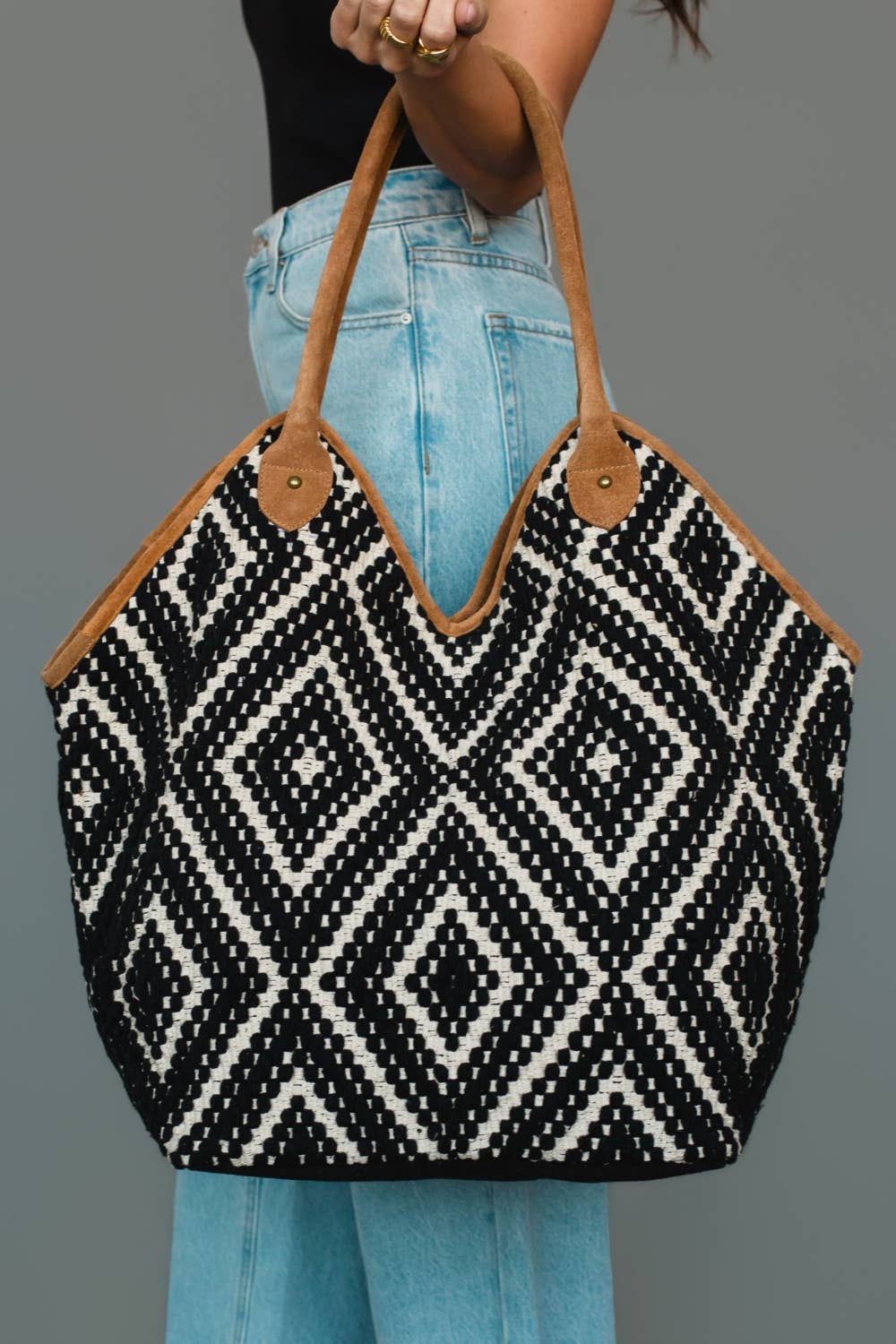 Black & Cream Diamond Pattern Textured Tote - La Vie Est Belle