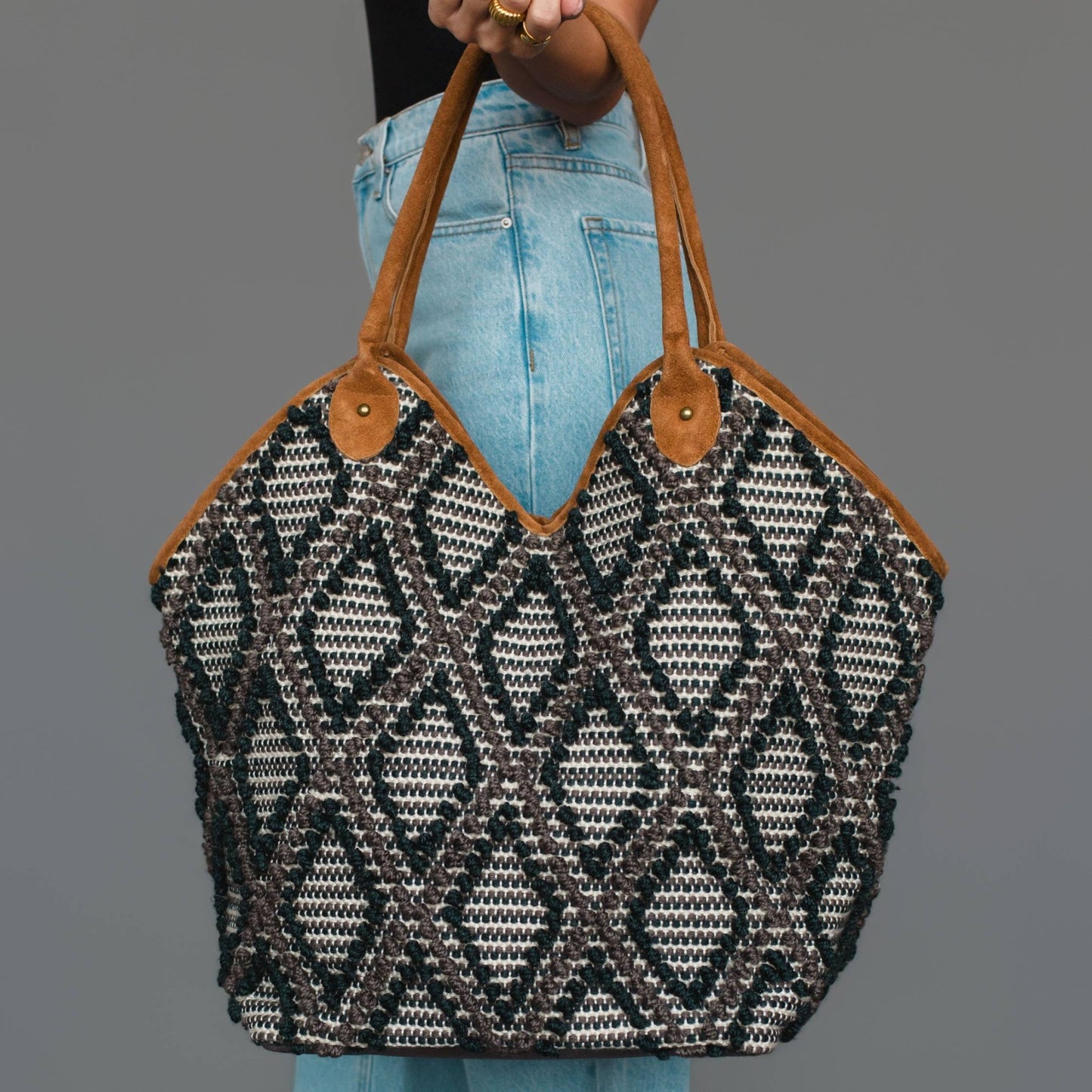 Black & Gray Diamond Pattern Textured Tote - La Vie Est Belle