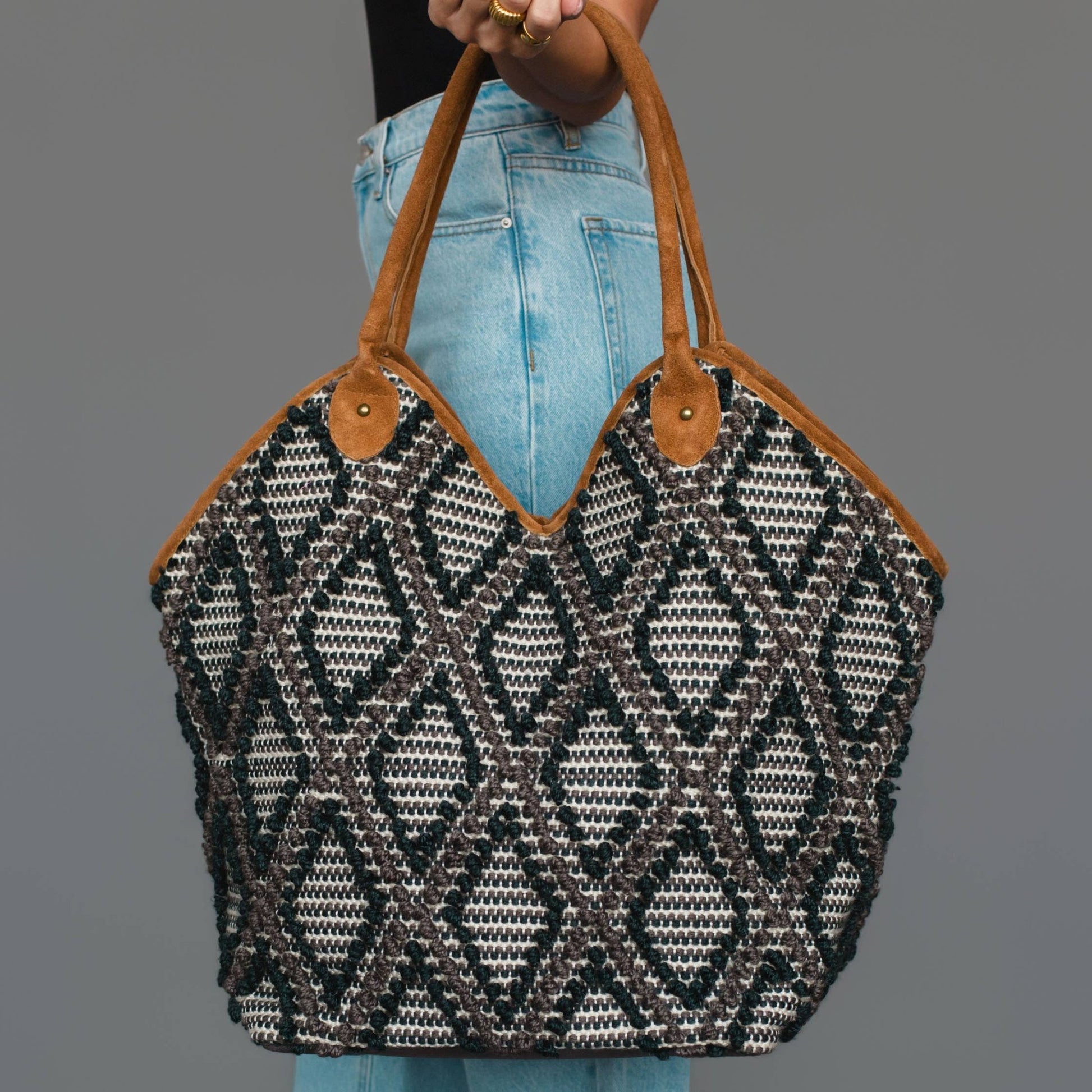 Black & Gray Diamond Pattern Textured Tote - La Vie Est Belle