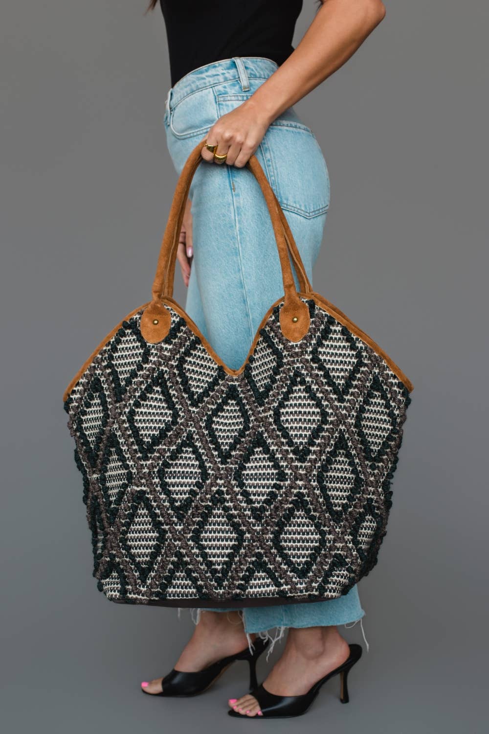 Black & Gray Diamond Pattern Textured Tote - La Vie Est Belle