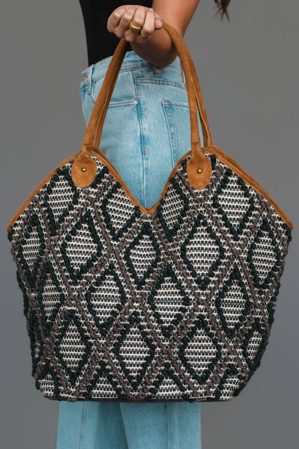 Black & Gray Diamond Pattern Textured Tote - La Vie Est Belle