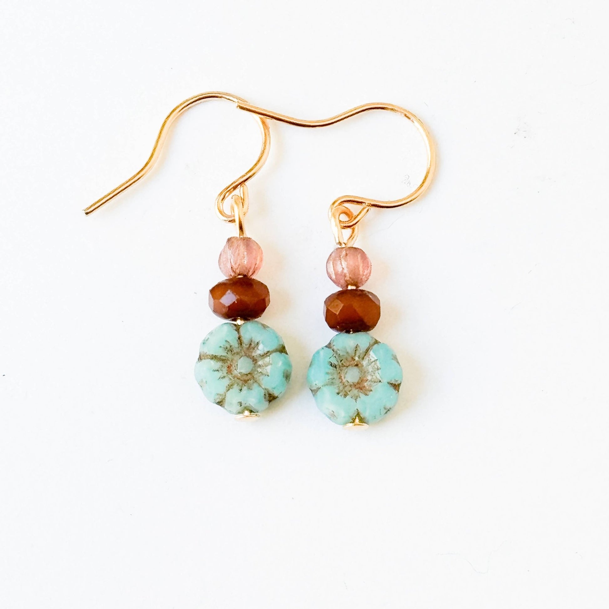 Charming Small Flower Earrings - La Vie Est Belle