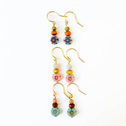 Charming Small Flower Earrings - La Vie Est Belle