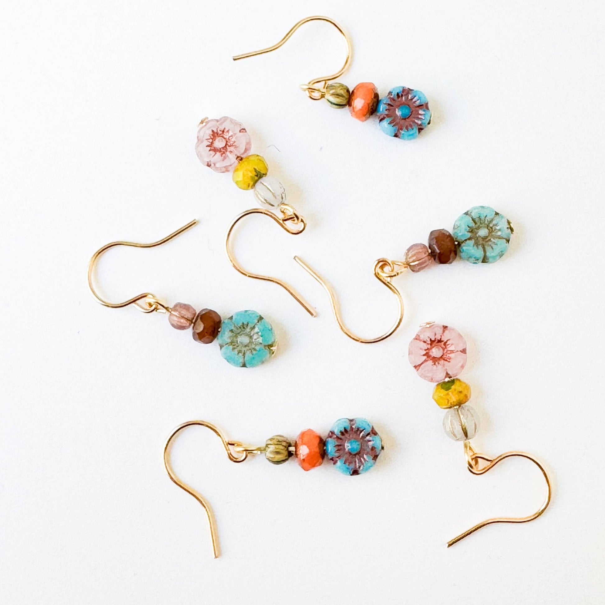 Charming Small Flower Earrings - La Vie Est Belle