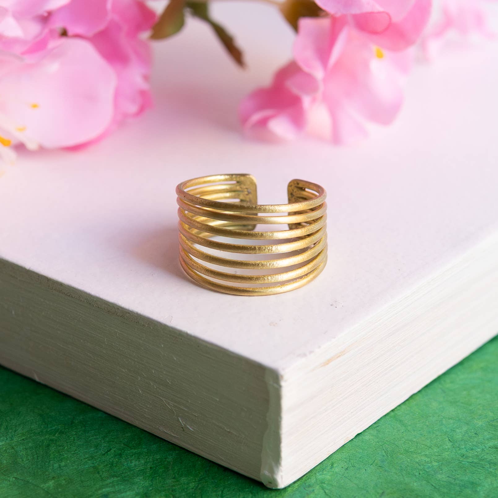 Crescendo Ring - Gold - La Vie Est Belle