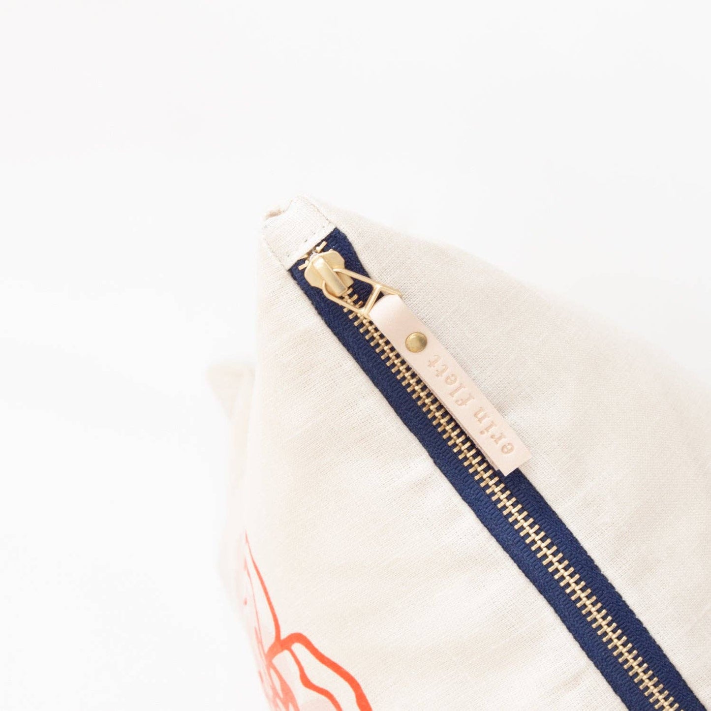 CREW HAZEL PILLOW - La Vie Est Belle