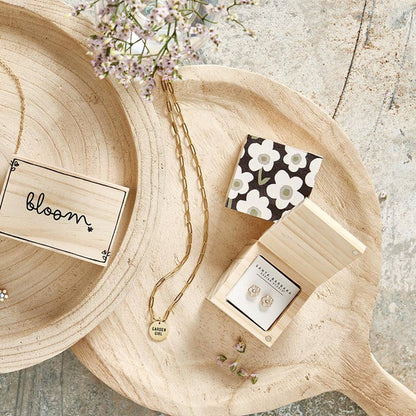 Crystal Daisy Earrings - La Vie Est Belle