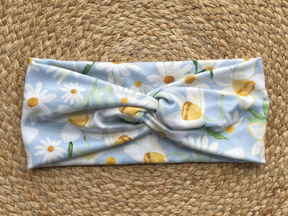 Daisy Daffodil Knit Twist Headband - La Vie Est Belle