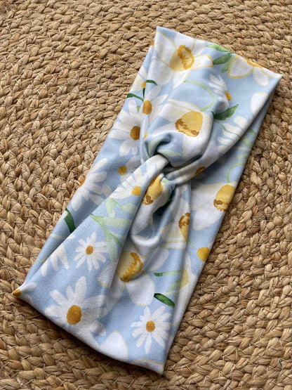 Daisy Daffodil Knit Twist Headband - La Vie Est Belle