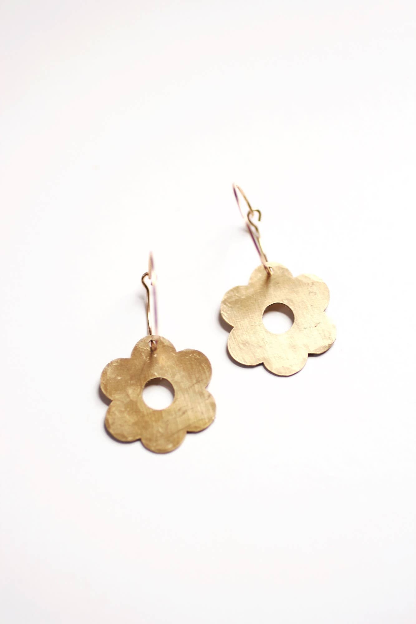 Daisy Flower Hoop Earrings - La Vie Est Belle