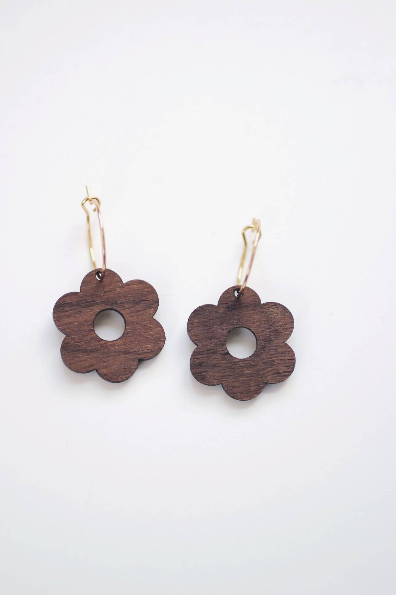 Daisy Flower Wood Earrings - La Vie Est Belle