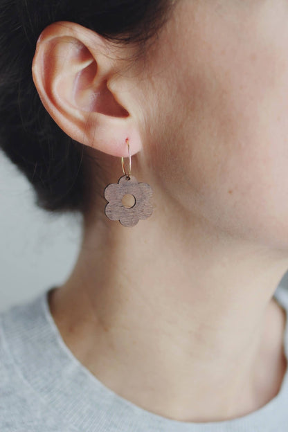 Daisy Flower Wood Earrings - La Vie Est Belle