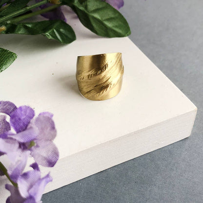 Diagonal Textured Ring - Gold - La Vie Est Belle