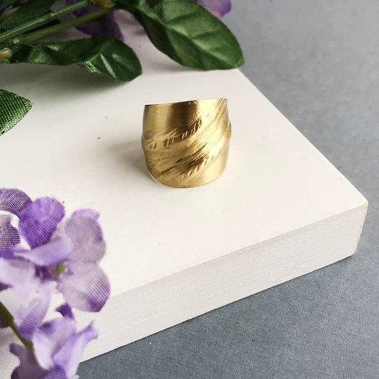 Diagonal Textured Ring - Gold - La Vie Est Belle
