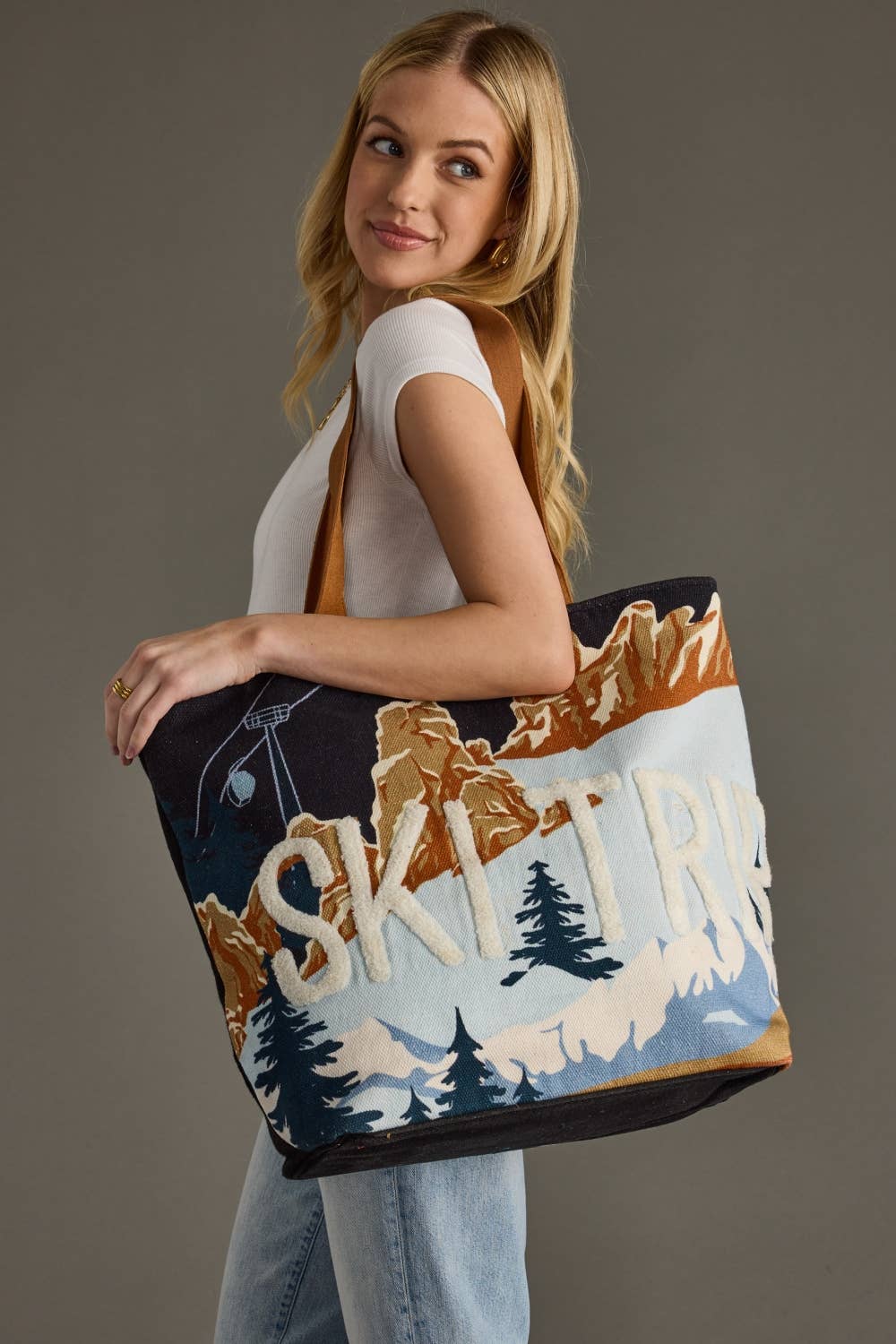 Dk. Blue Ski Trip Scene Tote - La Vie Est Belle