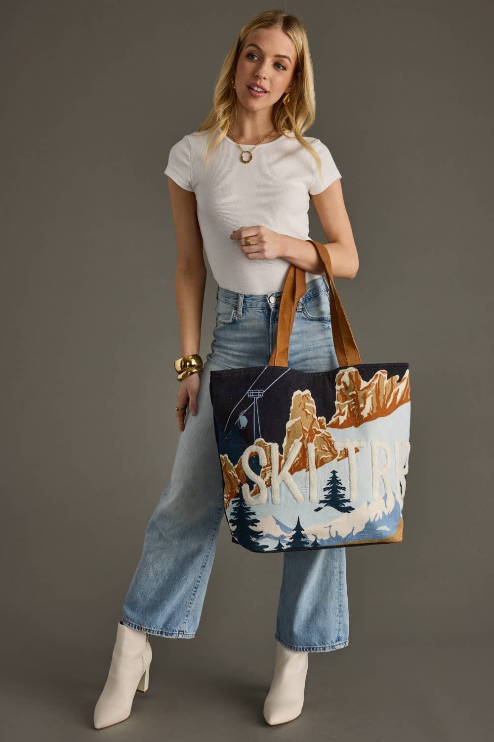Dk. Blue Ski Trip Scene Tote - La Vie Est Belle
