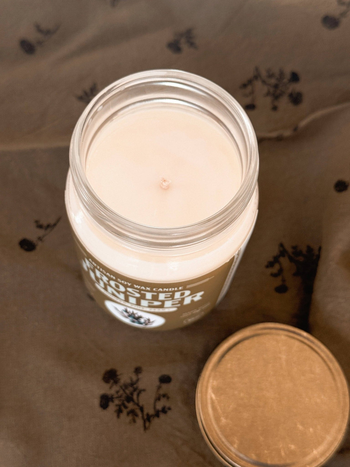 Frosted Juniper Large Candle - La Vie Est Belle