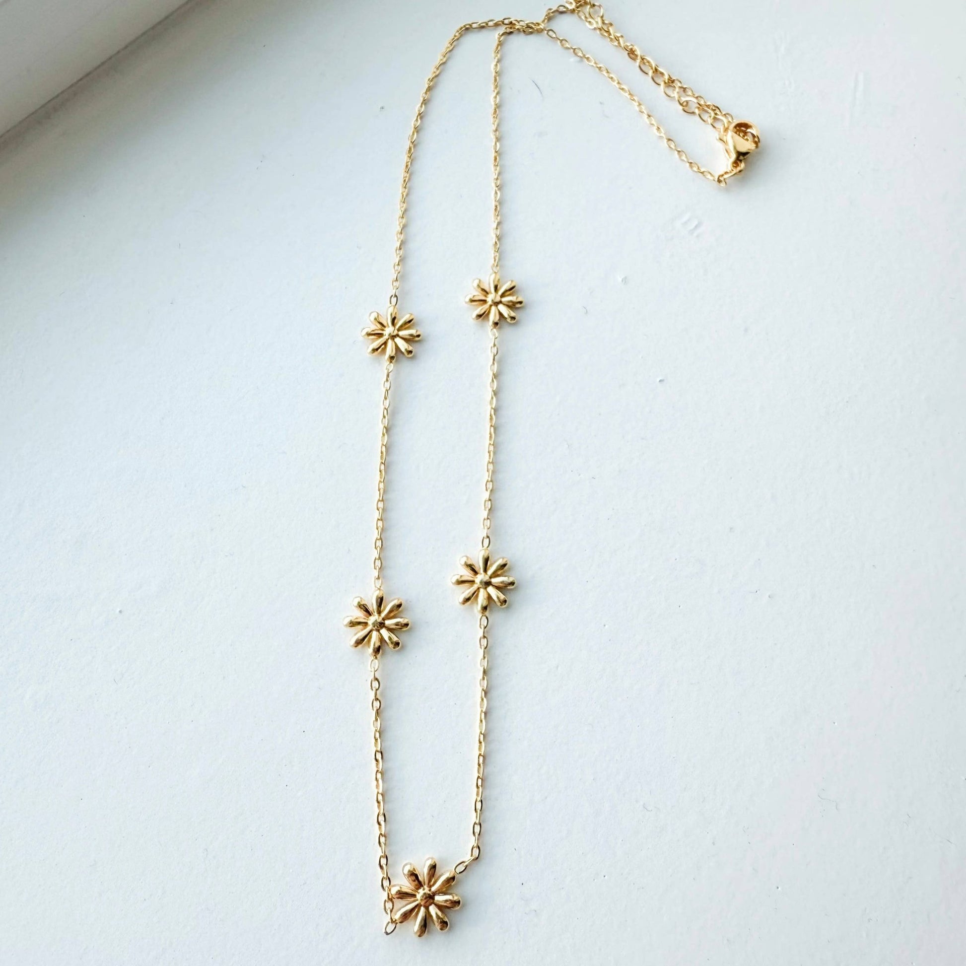 Fun Flowers Necklace - La Vie Est Belle