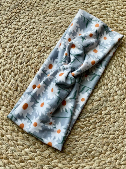 Gray Daisy Knit Twist Headband - La Vie Est Belle