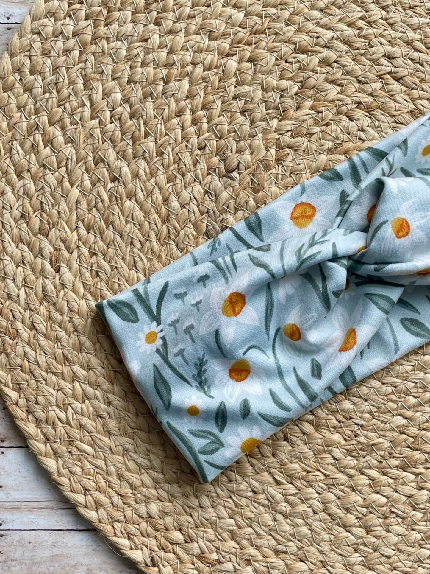Green Daffodil Knit Twist Headband - La Vie Est Belle