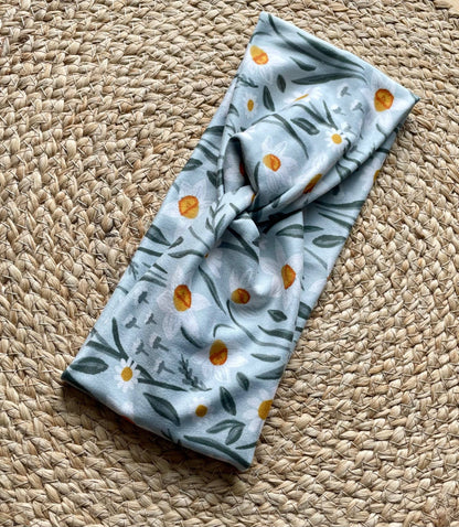 Green Daffodil Knit Twist Headband - La Vie Est Belle