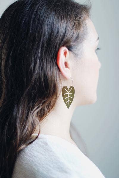 Heart Leaf Earrings - La Vie Est Belle