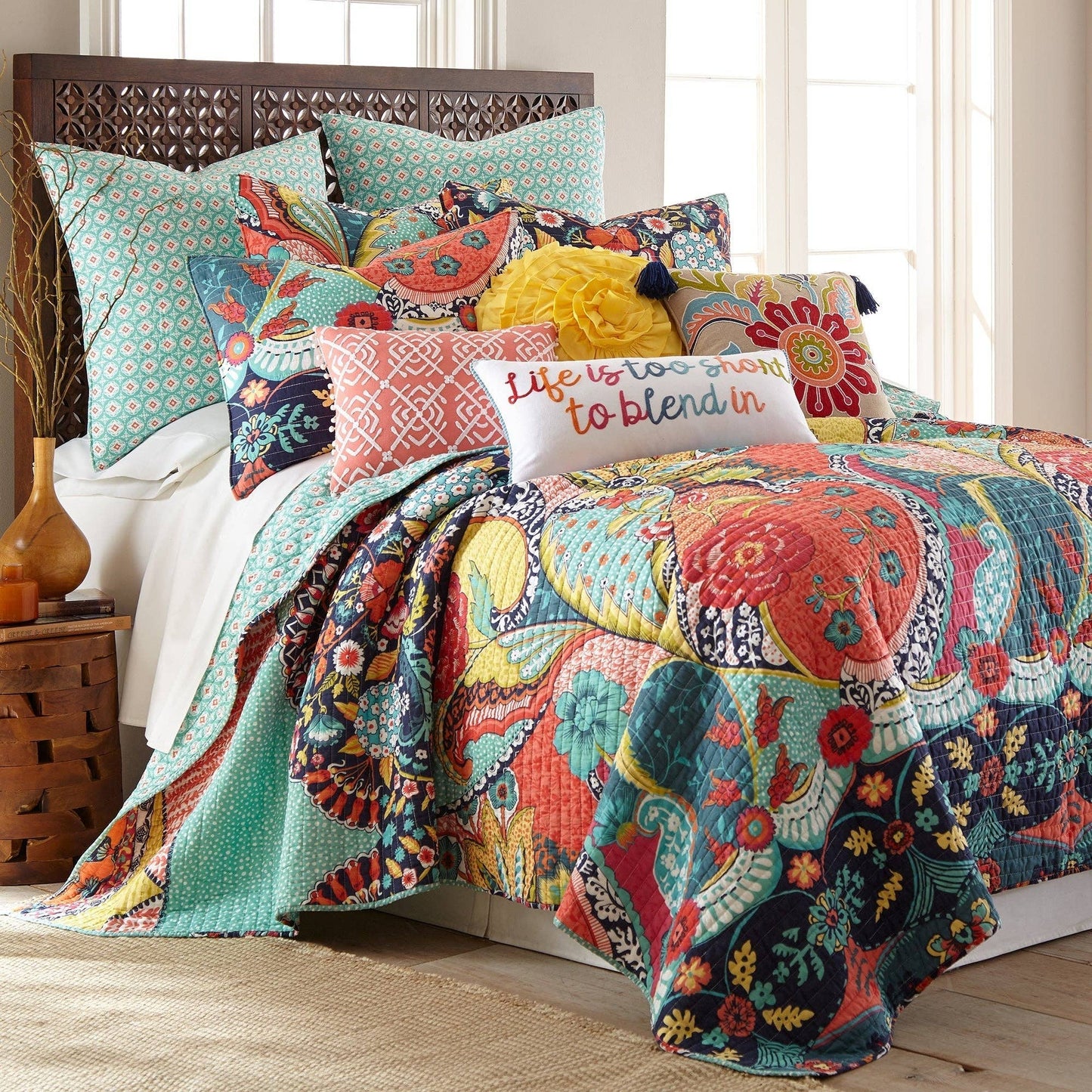 Jules Crewel Flower Pillow - La Vie Est Belle