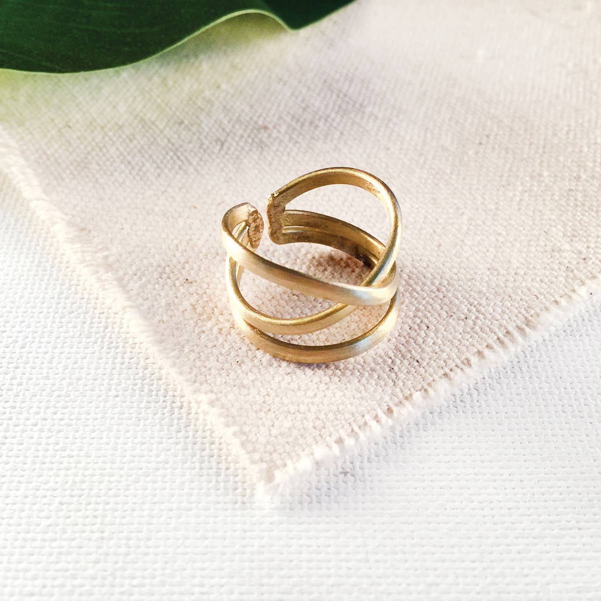 Linear X Ring - Gold - La Vie Est Belle