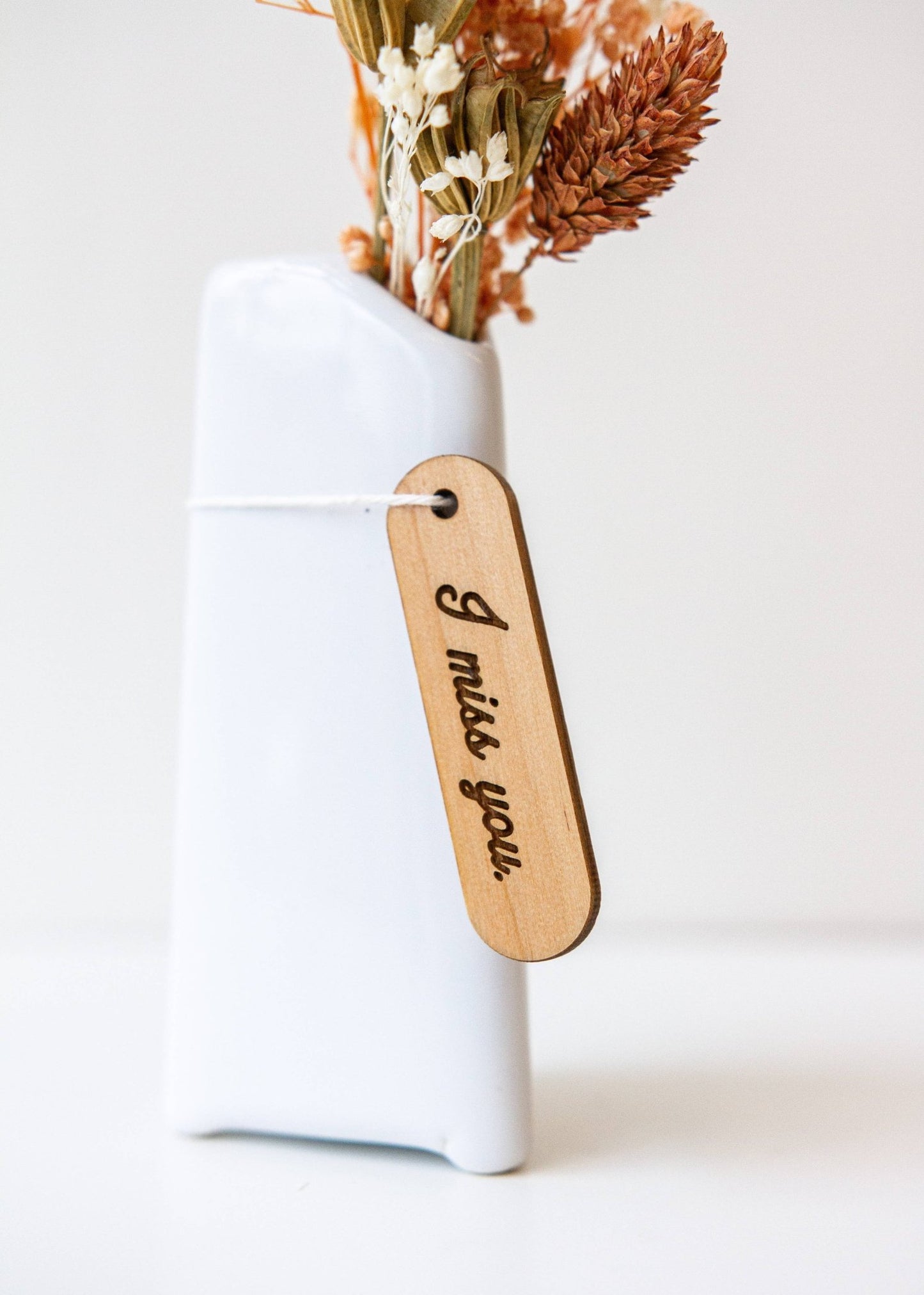 Mini Floral Vases & Wood Gift Tag - La Vie Est Belle
