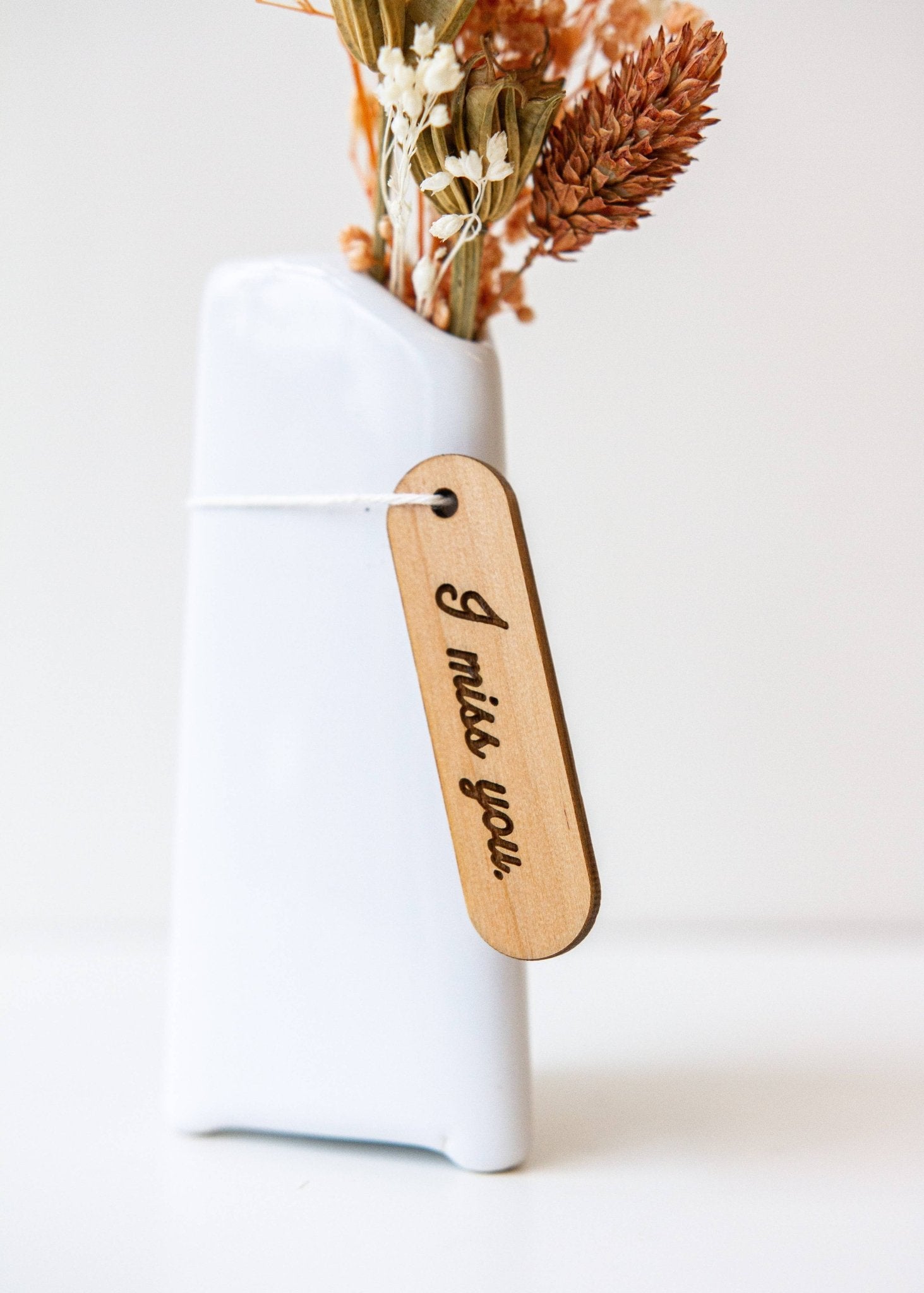 Mini Floral Vases & Wood Gift Tag - La Vie Est Belle