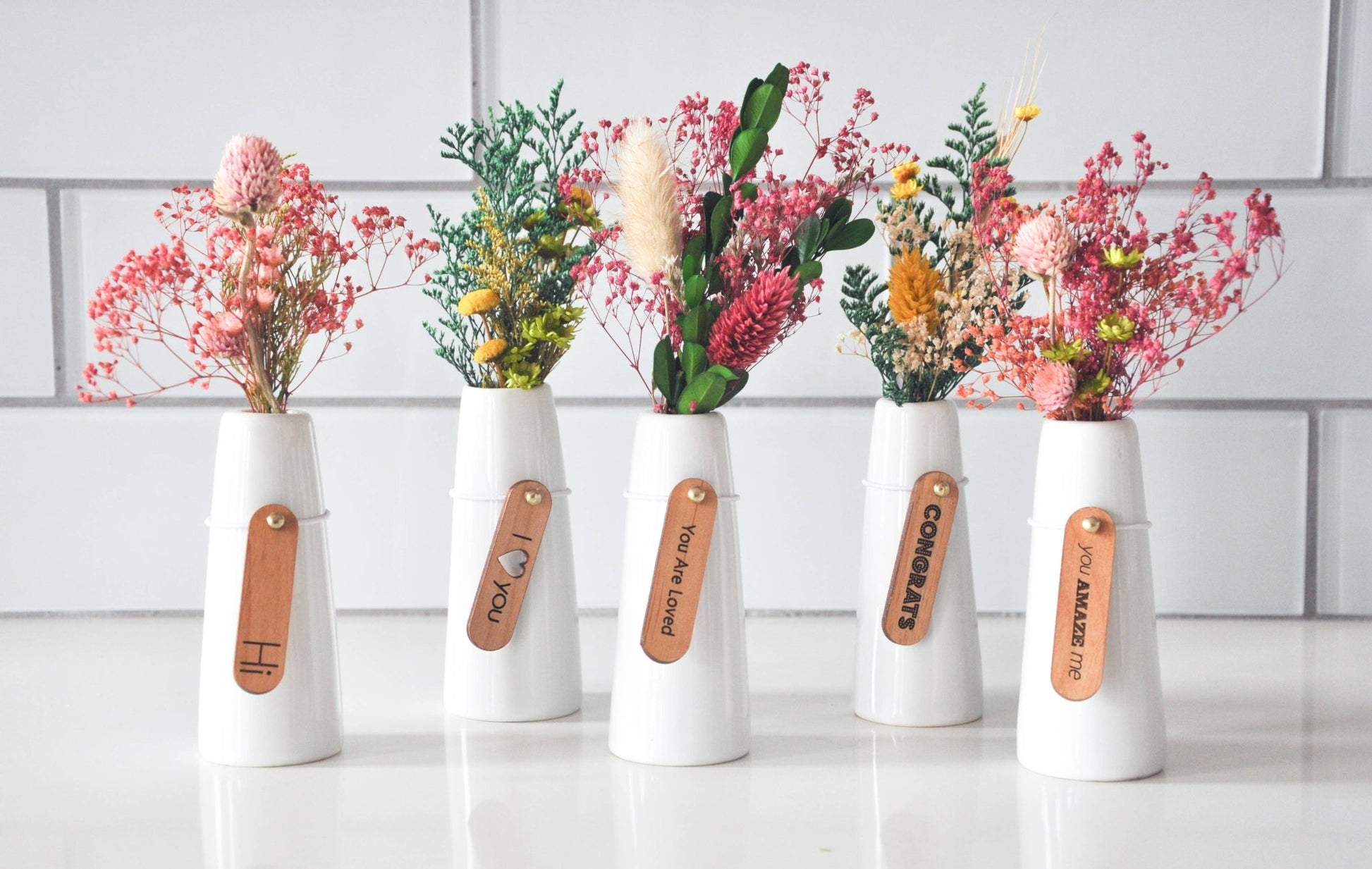 Mini Floral Vases & Wood Gift Tag - La Vie Est Belle