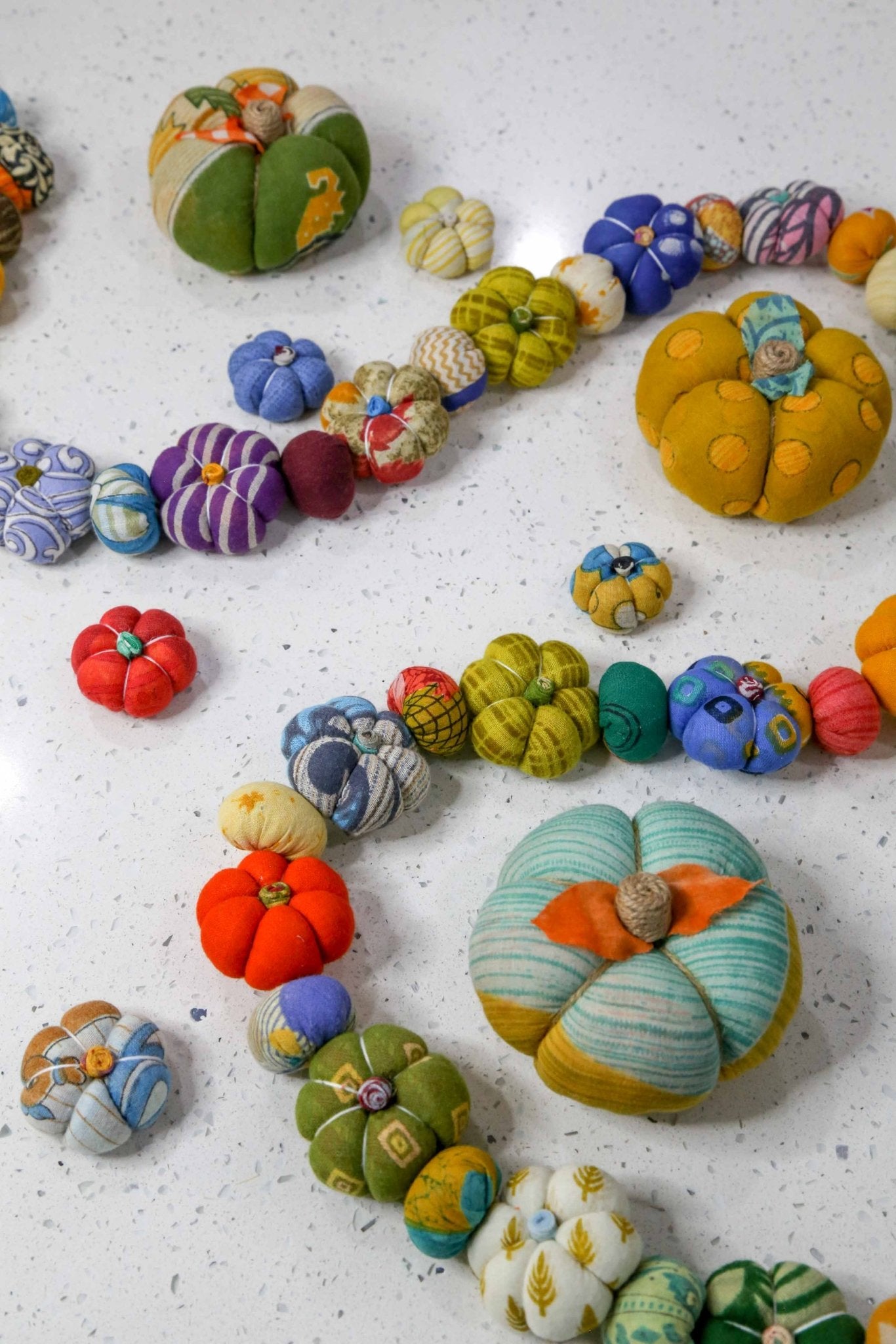 Mini Saree Pumpkin Bead Garland - La Vie Est Belle