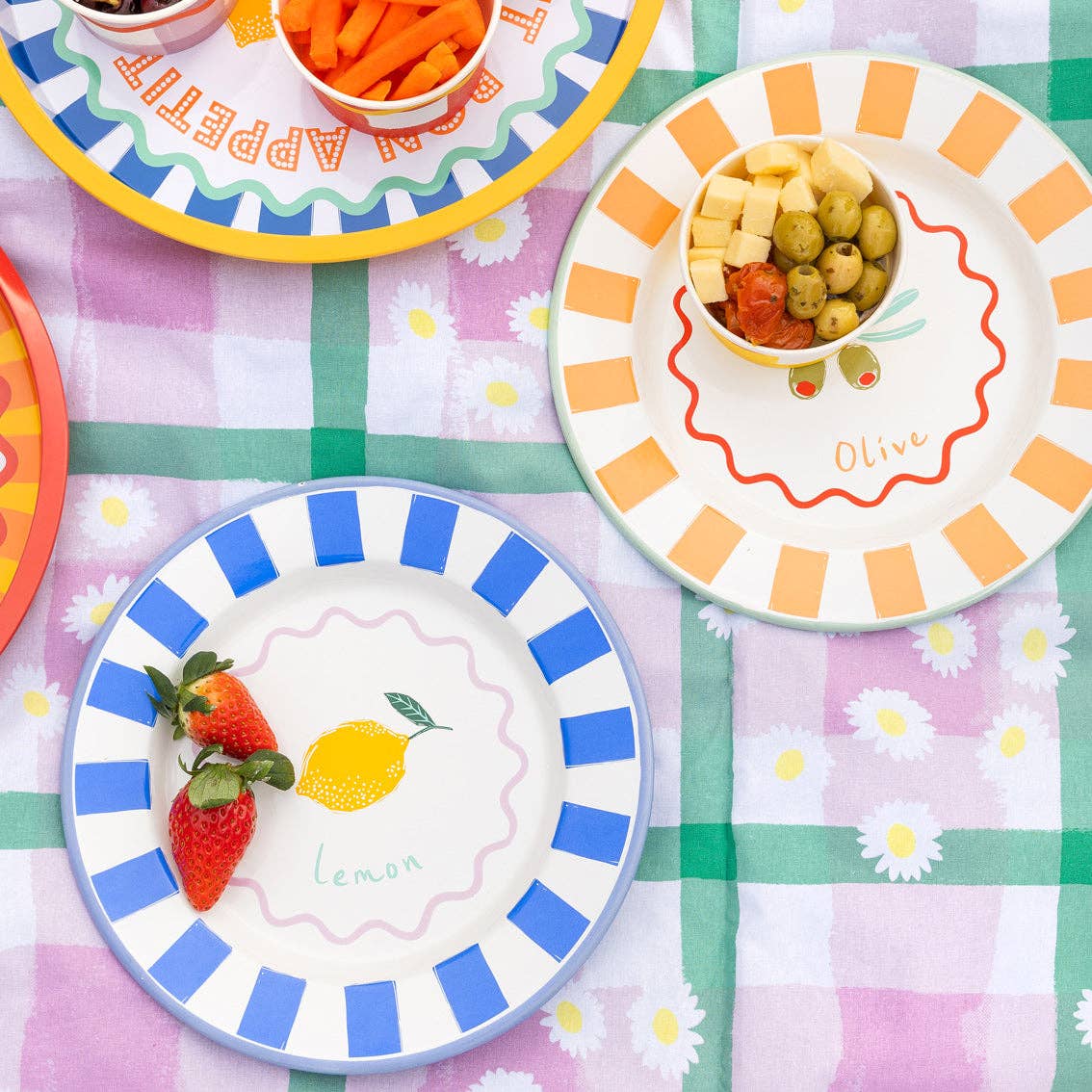 Olive Enamel Plate - 25cm | Summer Plates | - La Vie Est Belle