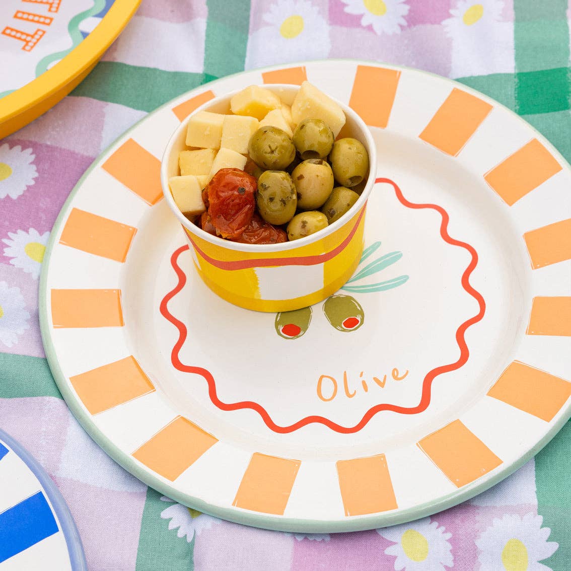 Olive Enamel Plate - 25cm | Summer Plates | - La Vie Est Belle