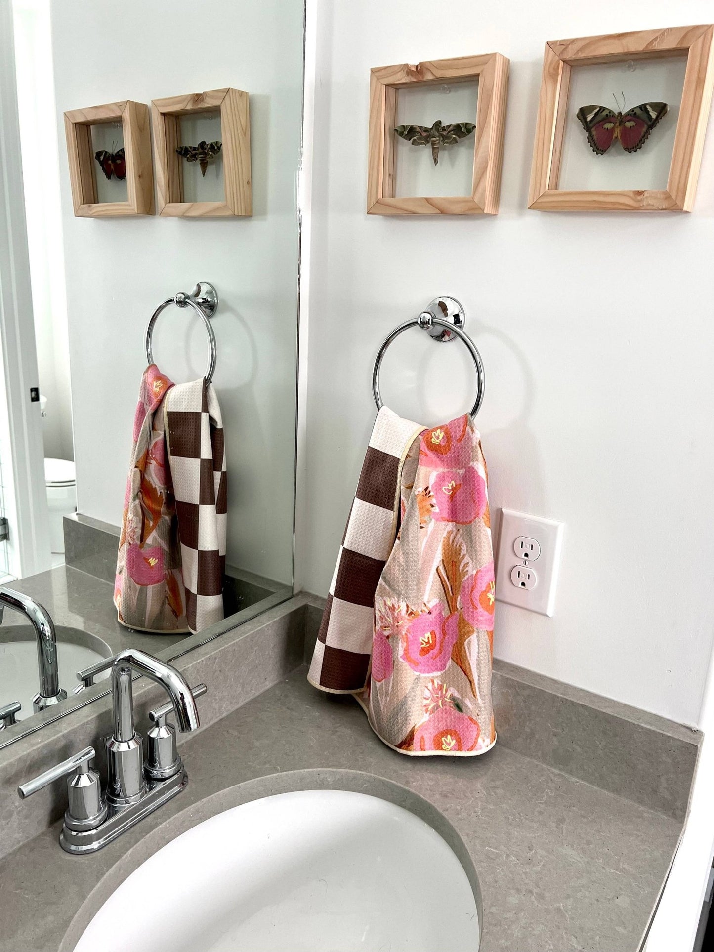Reeds: Reversible Hand Towel - La Vie Est Belle