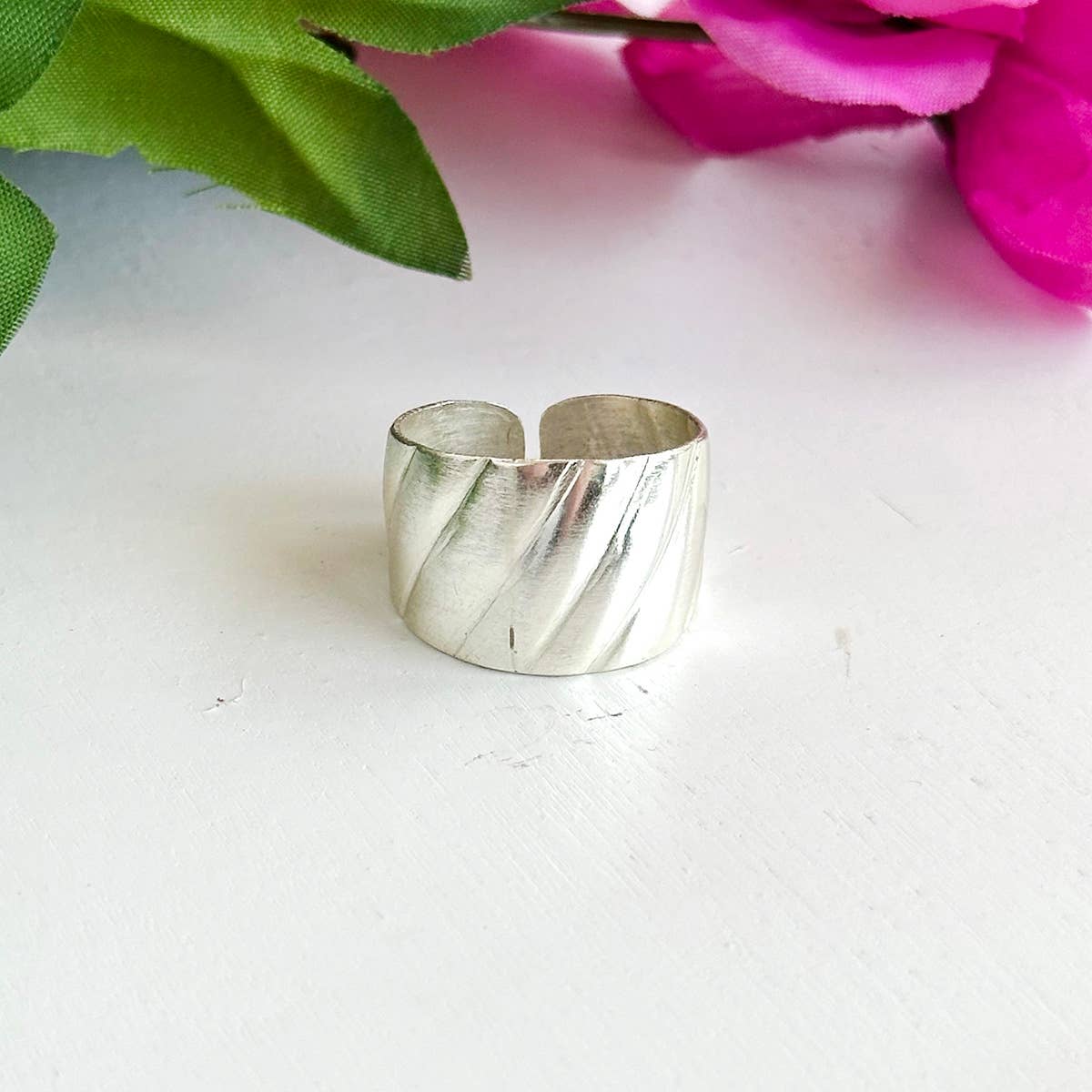 Rippled Ring (Silver) - La Vie Est Belle