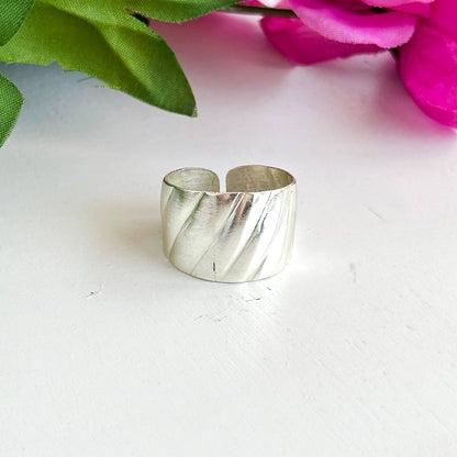 Rippled Ring (Silver) - La Vie Est Belle