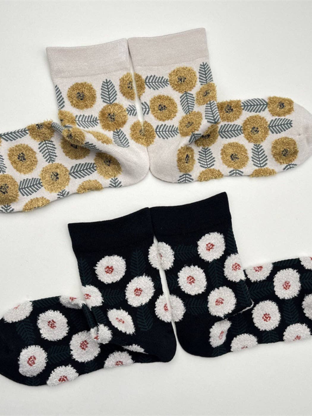 Rufia - Retro Mid-calf Socks with Floral Leaf Pattern - La Vie Est Belle