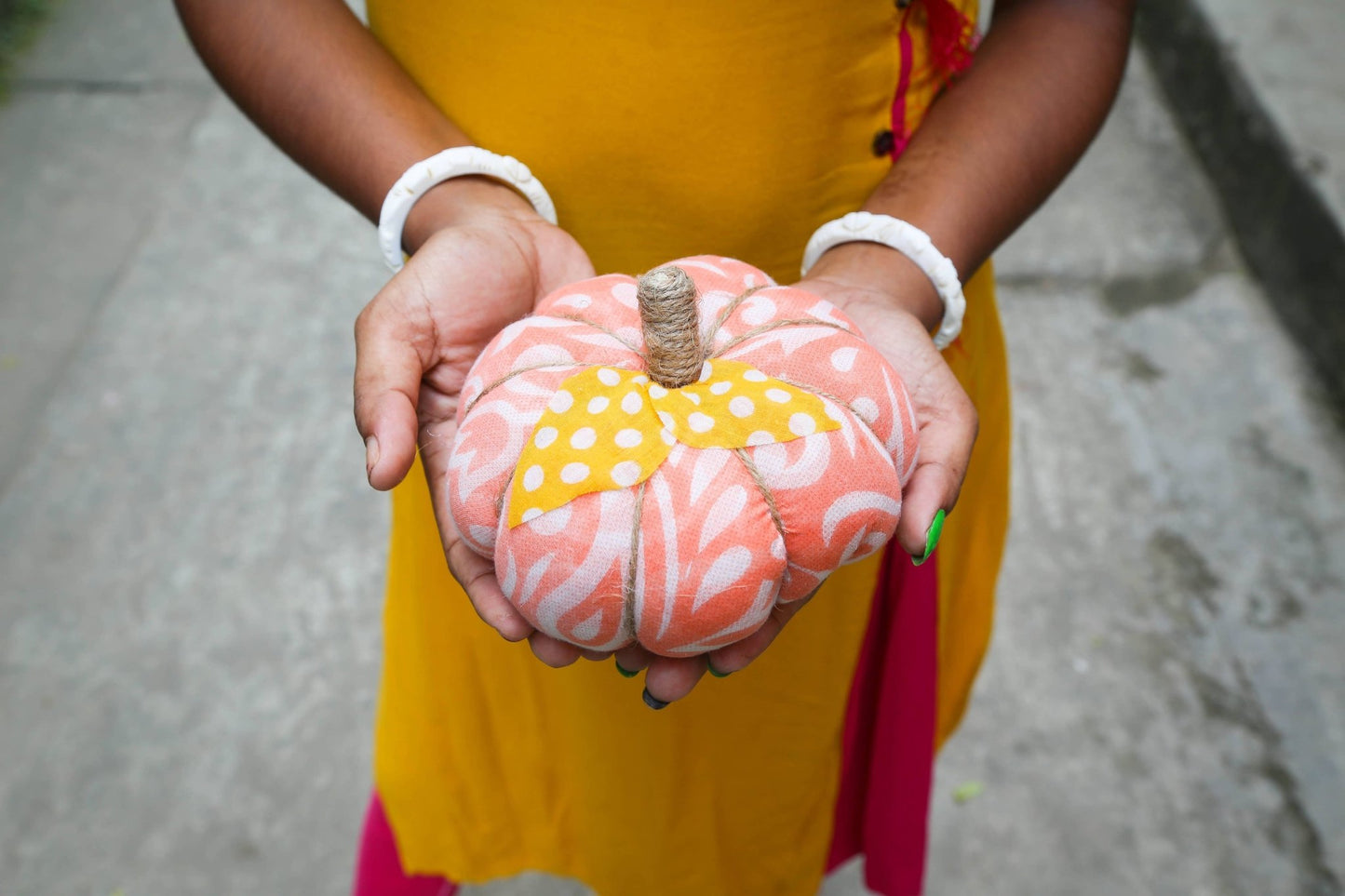 Saree Pumpkin - Large - La Vie Est Belle