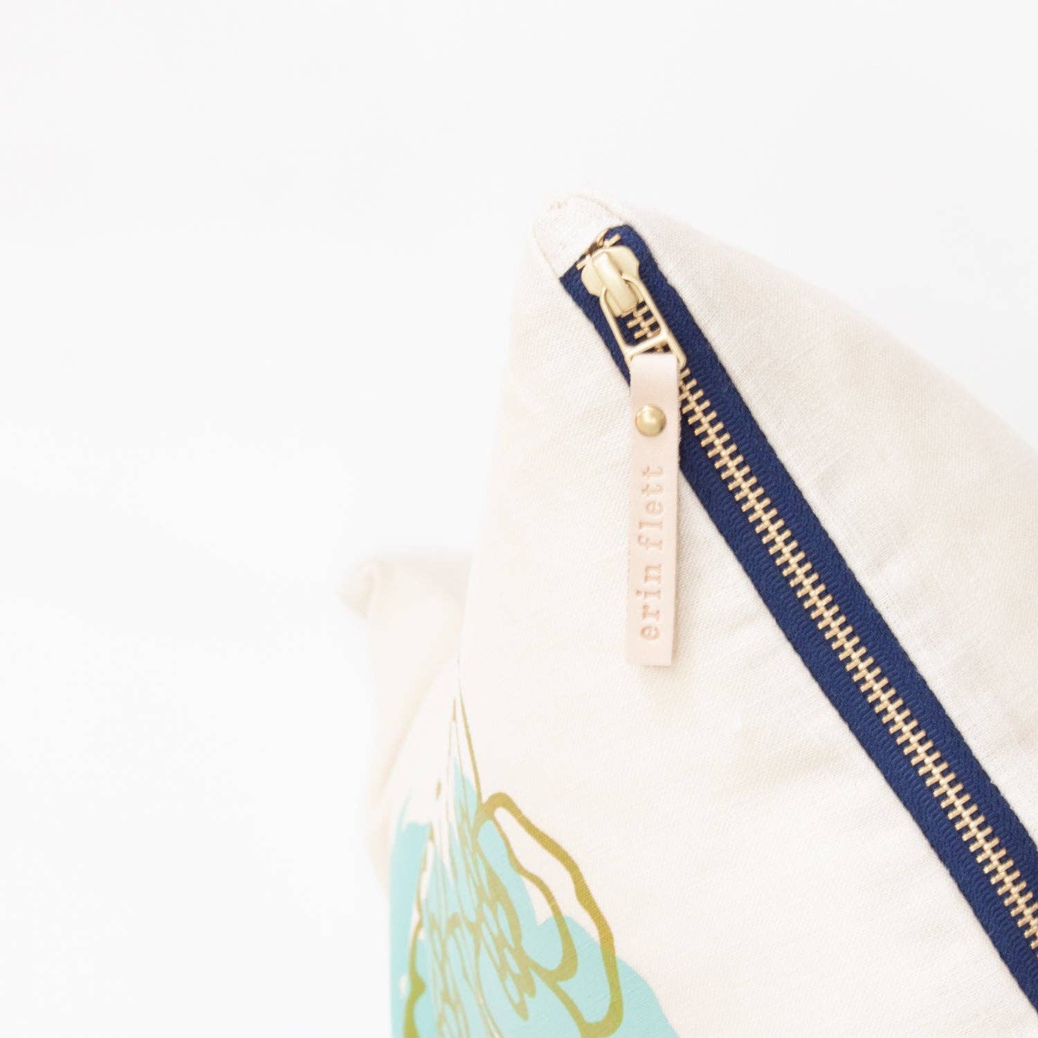 SEAWEED HAZEL PILLOW - La Vie Est Belle