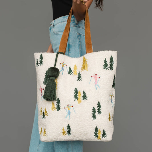 Skiing People Scene Tote - La Vie Est Belle