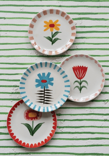Stoneware Plate w Flower - La Vie Est Belle